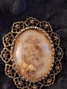 Vintage Handmade Gold-Tone Floral Cameo Brooch Pendant - Cream and Gold